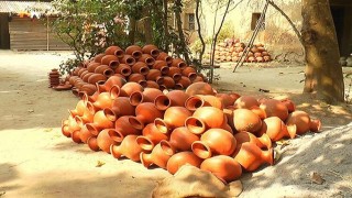 অস্তিত্ব সংকটে পড়ে পেশা ছাড়ছেন মৃৎ শিল্পীরা